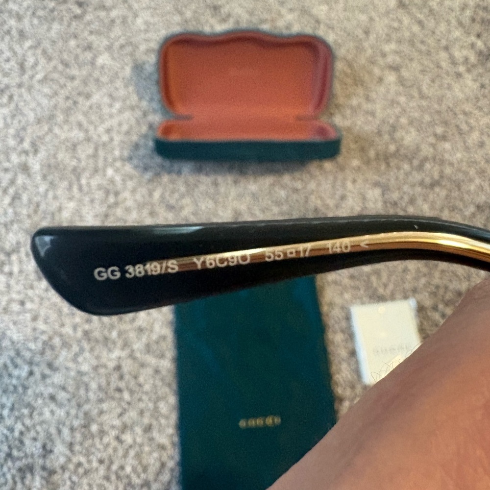NEW GUCCI Black Gold Oversized Sunglasses Italy - GG3819/S Y6C9O 55mm - Picture 7 of 10